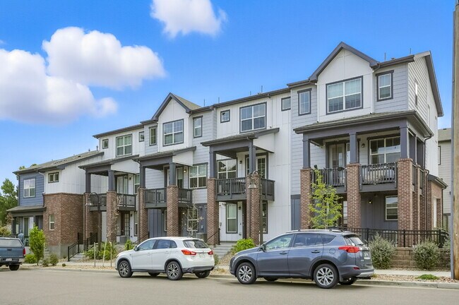 Building Photo - 2-Bed, 2.5-Bath Townhome — 2 Weeks Free Rent!