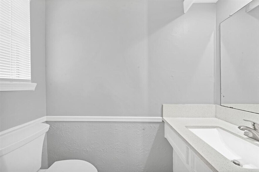 1.5 Bath Downstairs - 5703 Green Timbers Dr