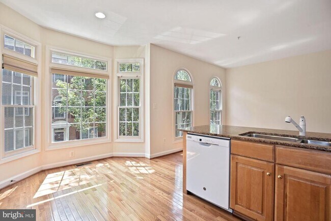 Building Photo - 1614 Leeds Castle Dr