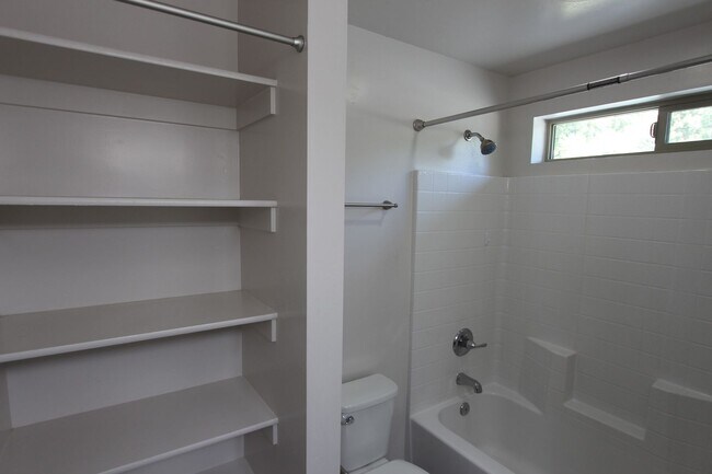 Building Photo - 3BR Home in Mountainaire | Open Layout + Fenced Yard