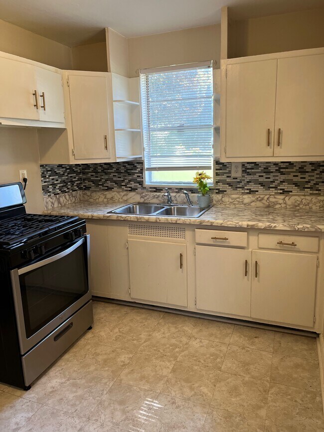 Building Photo - 1544 Columbia Cir