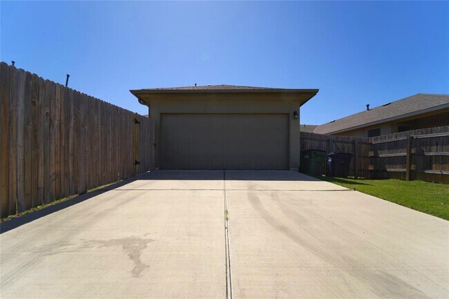 Building Photo - 1409 Brooks Way