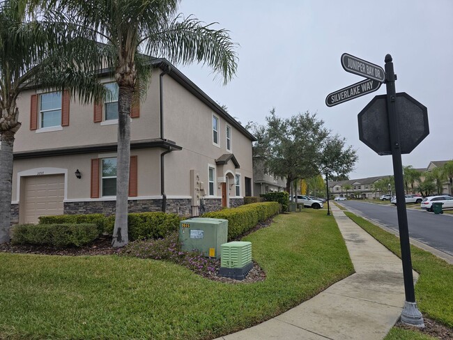 Building Photo - Suburban Wesley Chapel Living in Lakeside/...