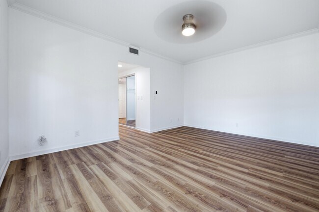 Building Photo - 101 Waterview Dr