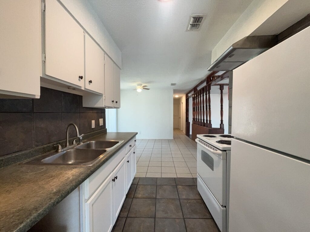 Building Photo - 6003 Highfield St