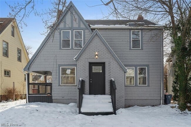 Building Photo - 3406 Henderson Rd