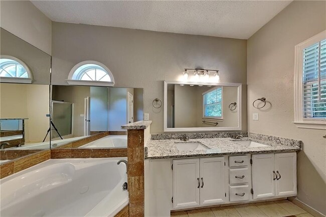 Building Photo - 44 Oak Landing Ct S