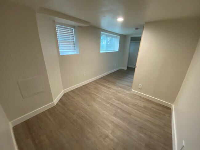 Building Photo - 1151904