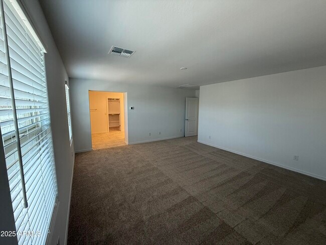 Building Photo - 10209 W Amelia Ave