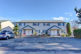 Building Photo - INCREDIBLE 2-bed/1.5bath Town House- AND I...