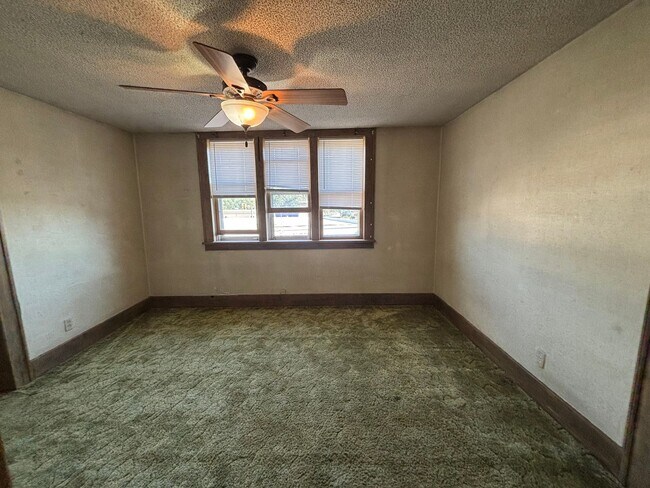 Building Photo - 3 BED | 1 BATH | HOME | WEST RAPID