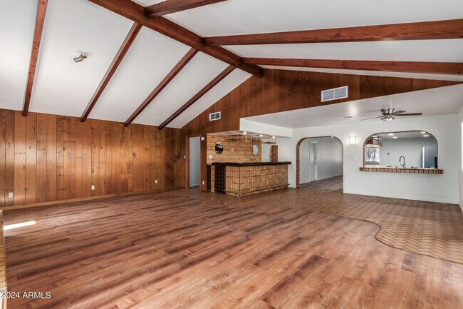 Building Photo - 3827 W Meadow Dr