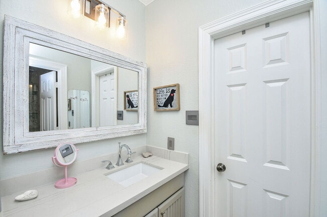 Building Photo - 7106 Habersham Ave