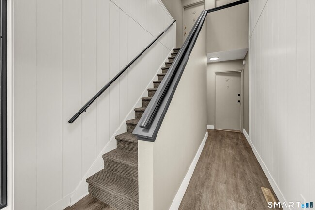 Building Photo - 57 Lawson Ln