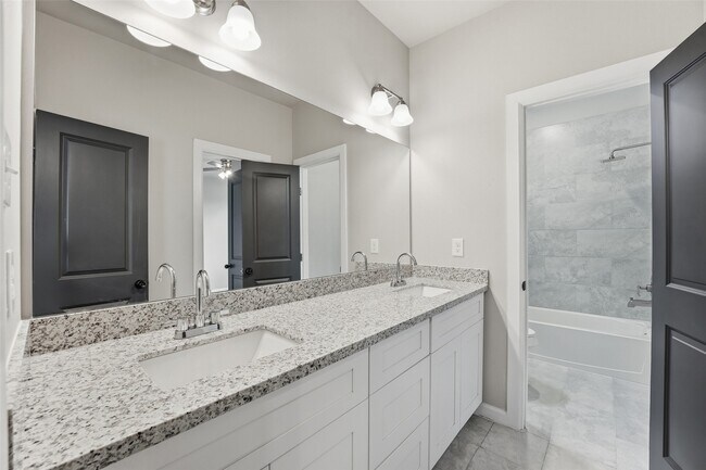 Building Photo - 4307 Larkspur St