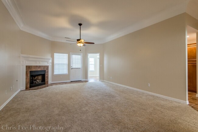 Building Photo - Large 3 Bedroom Home in Perfect Condition! Great Location!