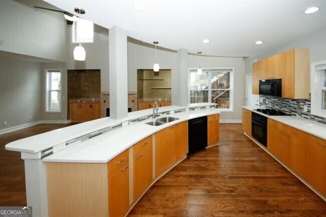 Building Photo - 1354 Brookhaven Village Cir NE