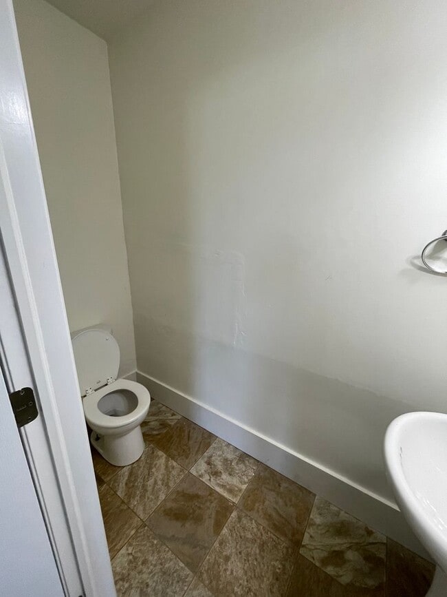 Building Photo - 3 Bedroom 3 Bath House In Mount Wolf