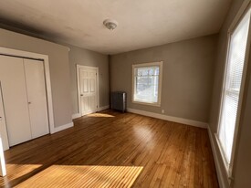 Building Photo - 21 William St