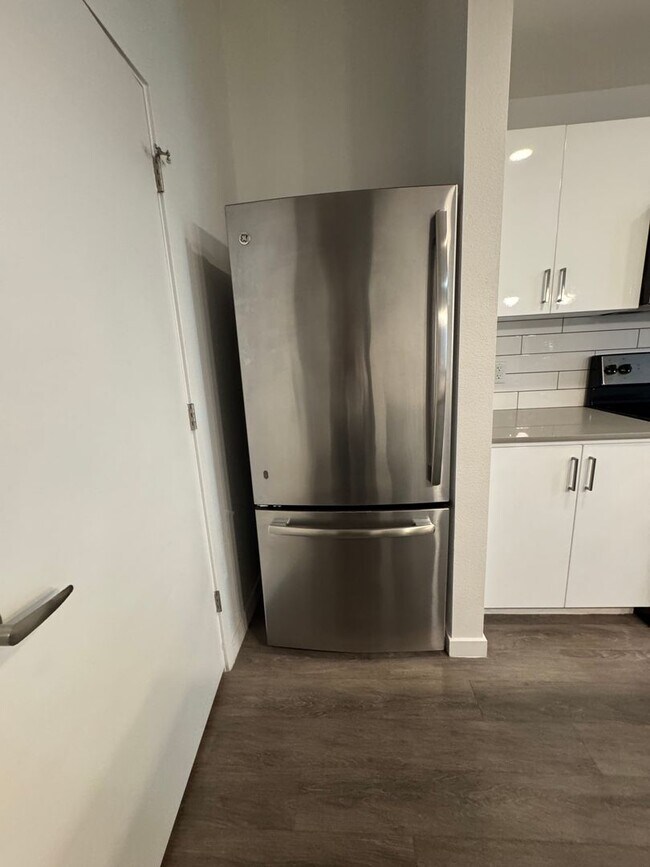 Building Photo - LUXURY CONDO IN DOWNTOWN PHOENIX