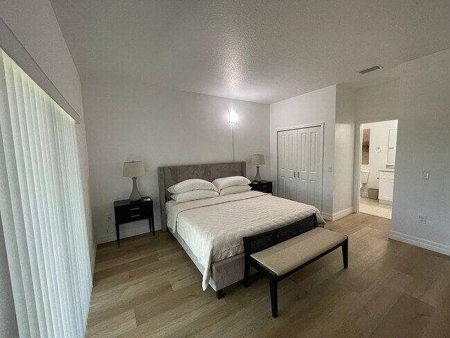 Building Photo - 3111 Sun Lake Ct