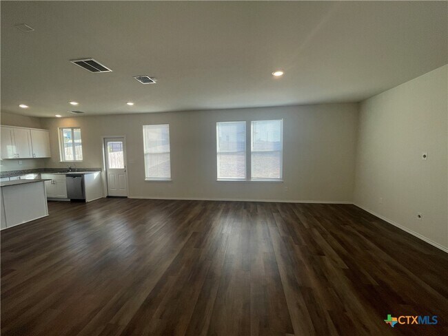 Building Photo - 457 Lynwood Gold