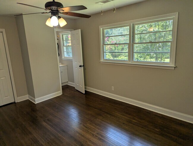 Building Photo - 109 Poplar Trl