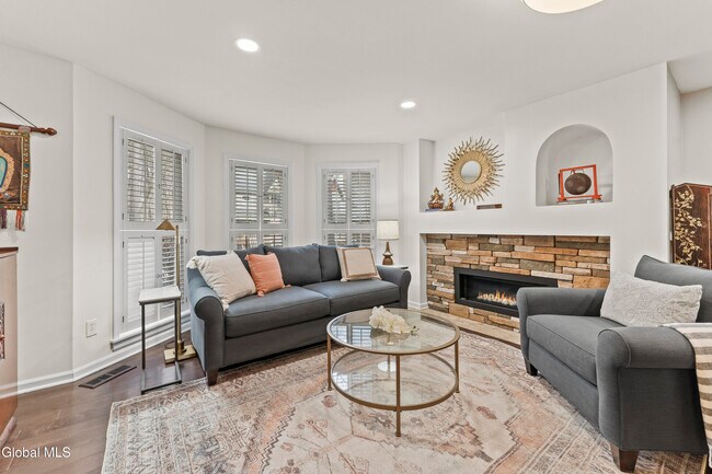 Building Photo - 19 Sarazen St