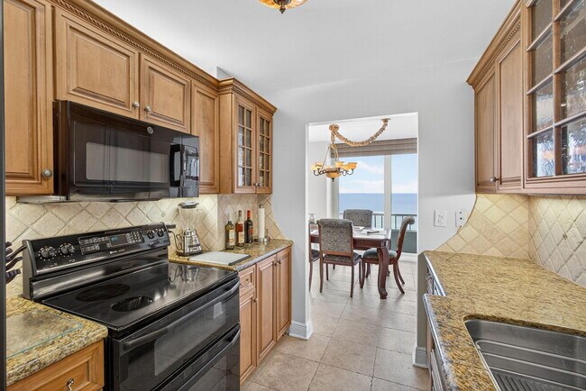 Building Photo - 5550 N Ocean Dr