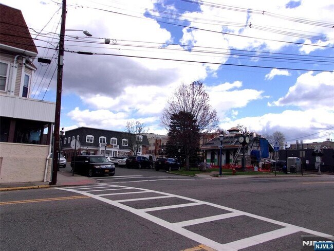 Building Photo - 1 Hawthorne Ave