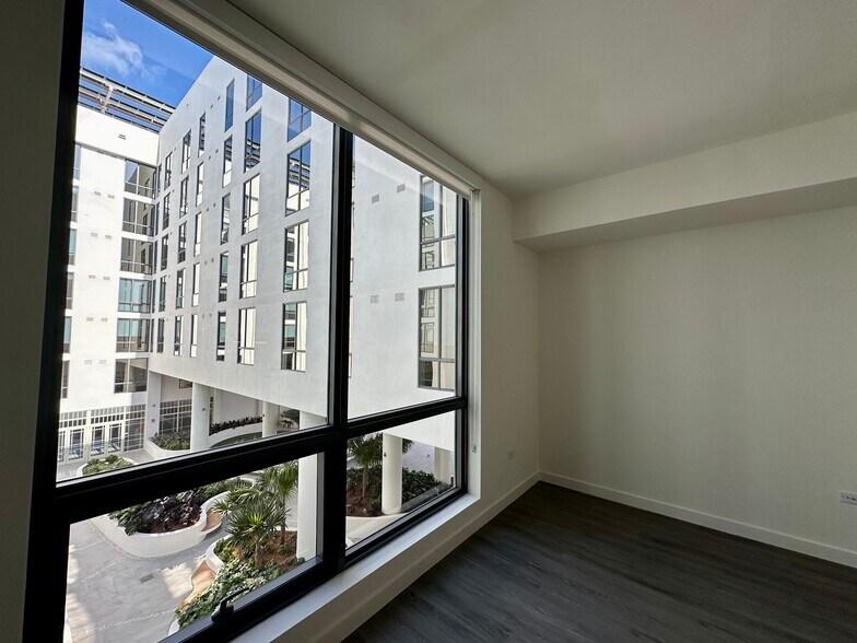 Building Photo - 154 NE 23rd St