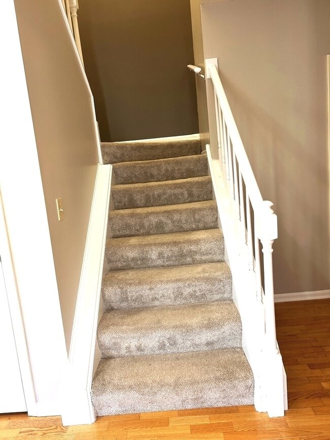 Building Photo - 1227 S Parkside Dr