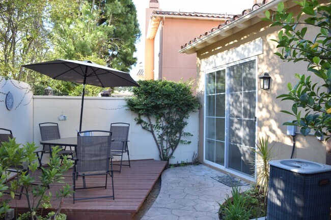 Building Photo - 1144 Corte Riviera