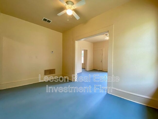 Building Photo - 2540 Dupont St