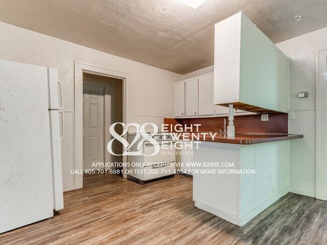 Building Photo - Charming 2 Bed/1 Bath Historic Bungalow in Norman Near OU Campus