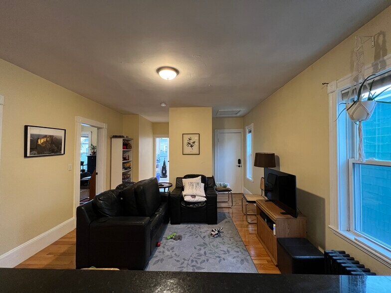 Building Photo - 44 Gorham St