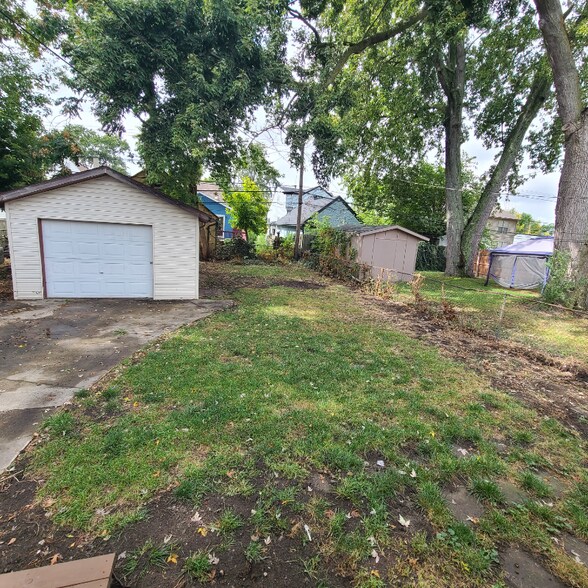 Building Photo - 23345 Hazelwood Ave