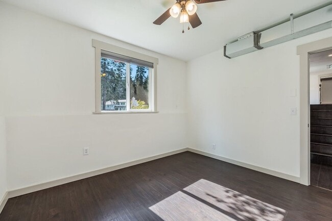 Building Photo - Emerald Estates 4 bed 2 bath with fenced yard