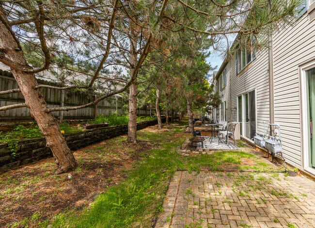 Building Photo - 2518 Carrolwood Rd