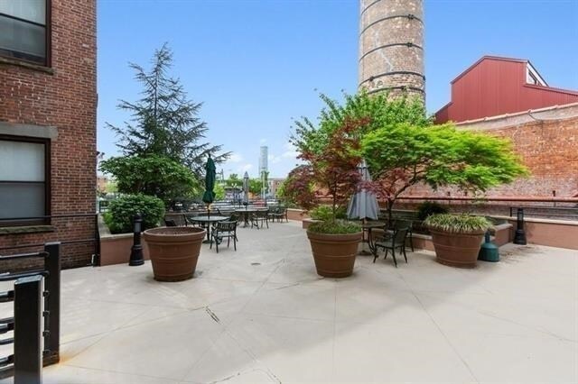 Building Photo - 227 Christopher Columbus Dr