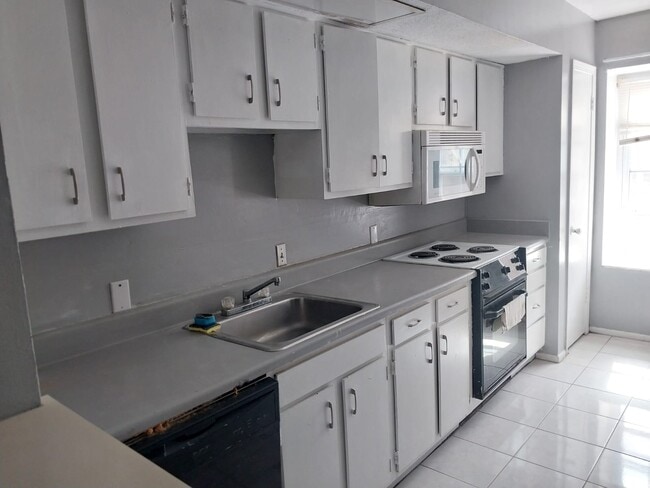 Building Photo - 6320 Riverside Dr