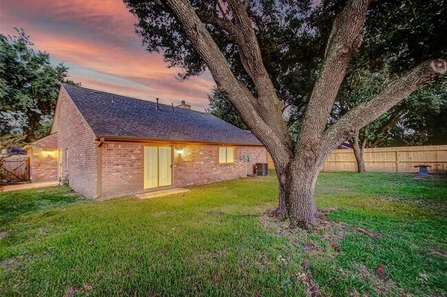 Building Photo - 1502 Park Wind Dr