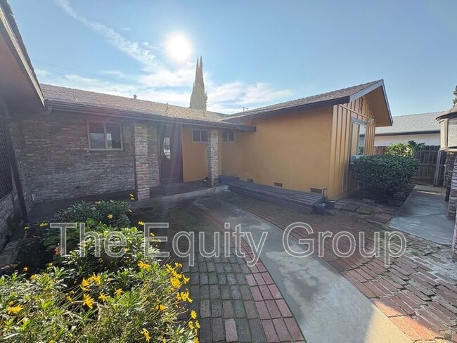 Building Photo - 1413 W Cambridge Ave