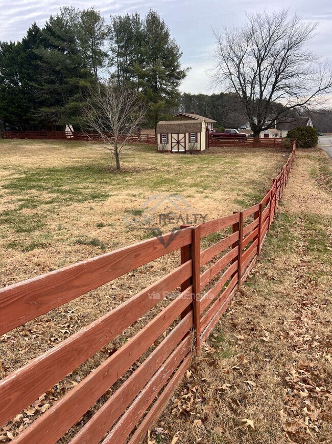 Building Photo - 1244 Mountain View Rd