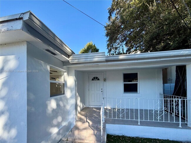 Primary Photo - 2727 SW 24th St