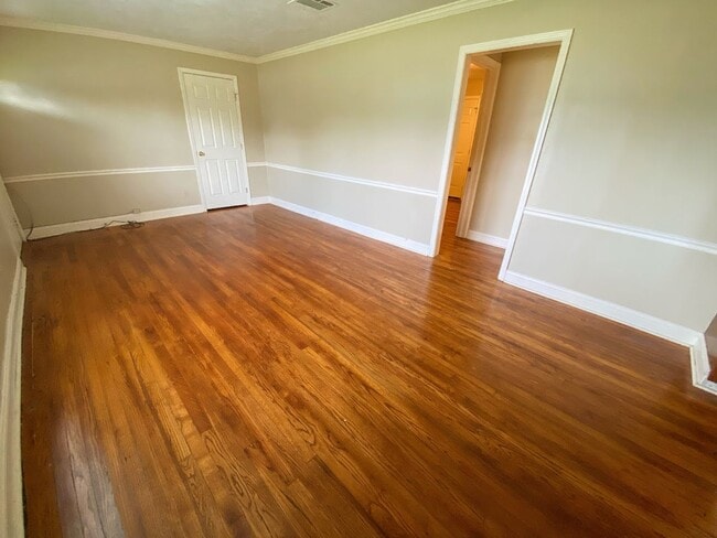 Building Photo - 2BR/1BA Duplex Near McNeese State University