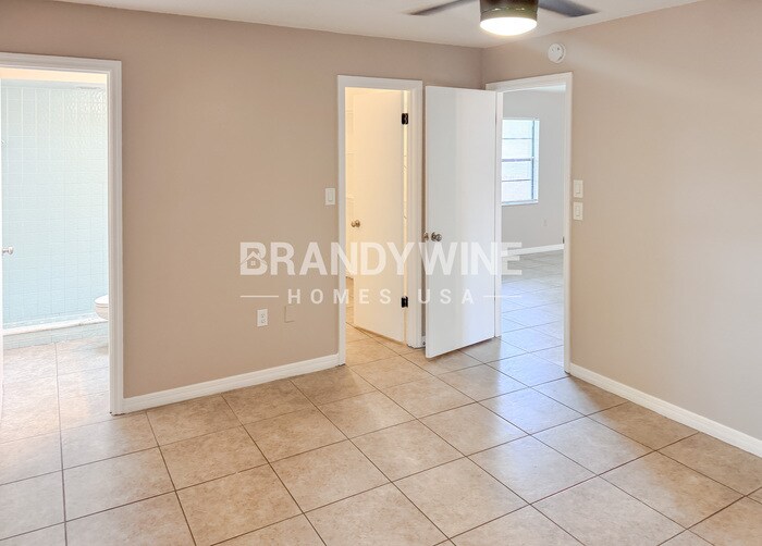 Building Photo - 817 Hemlock Terrace