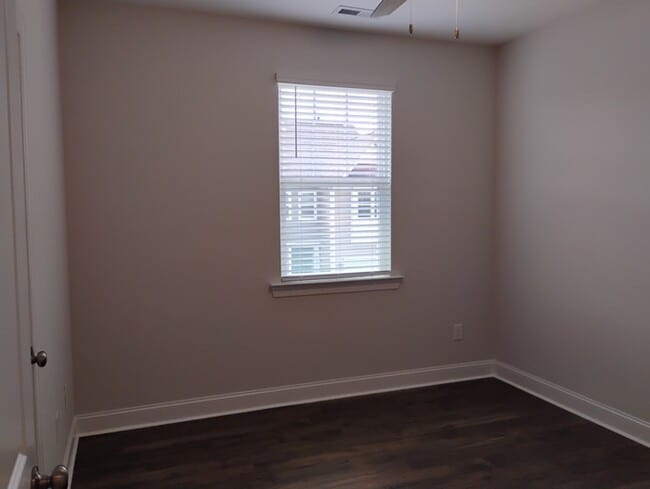 Building Photo - 446 Shale Creek Dr