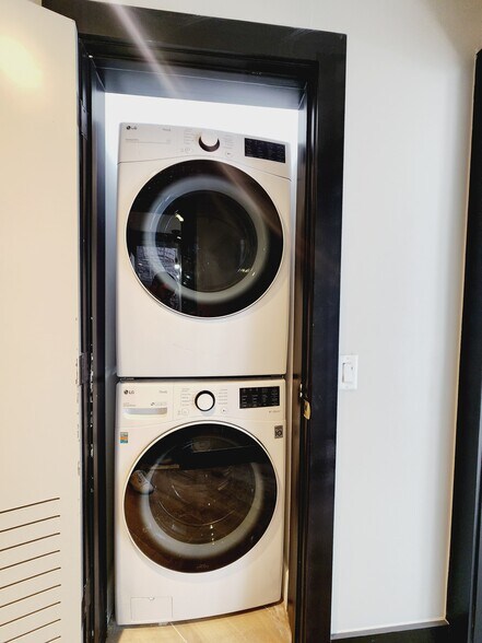 41 Van Wagenen 9 - 46 Van Wagenen Ave