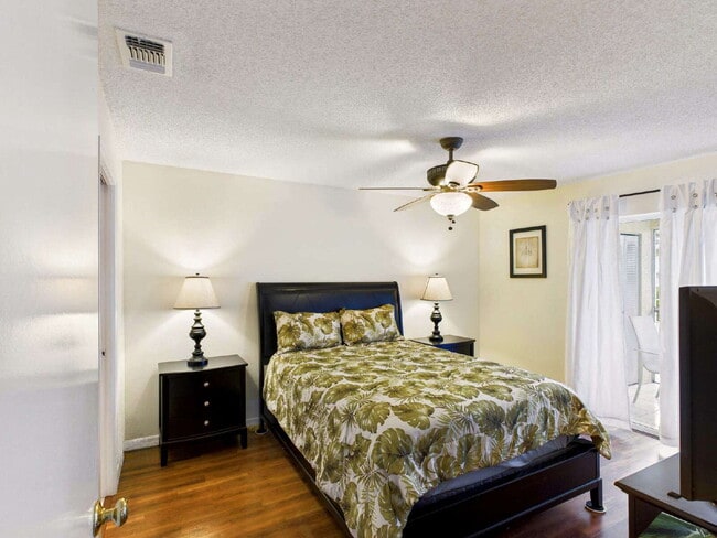 Building Photo - Furnished 2BR/2BA Lakefront Condo – 12-Month Lease in Abbey On The Lake I